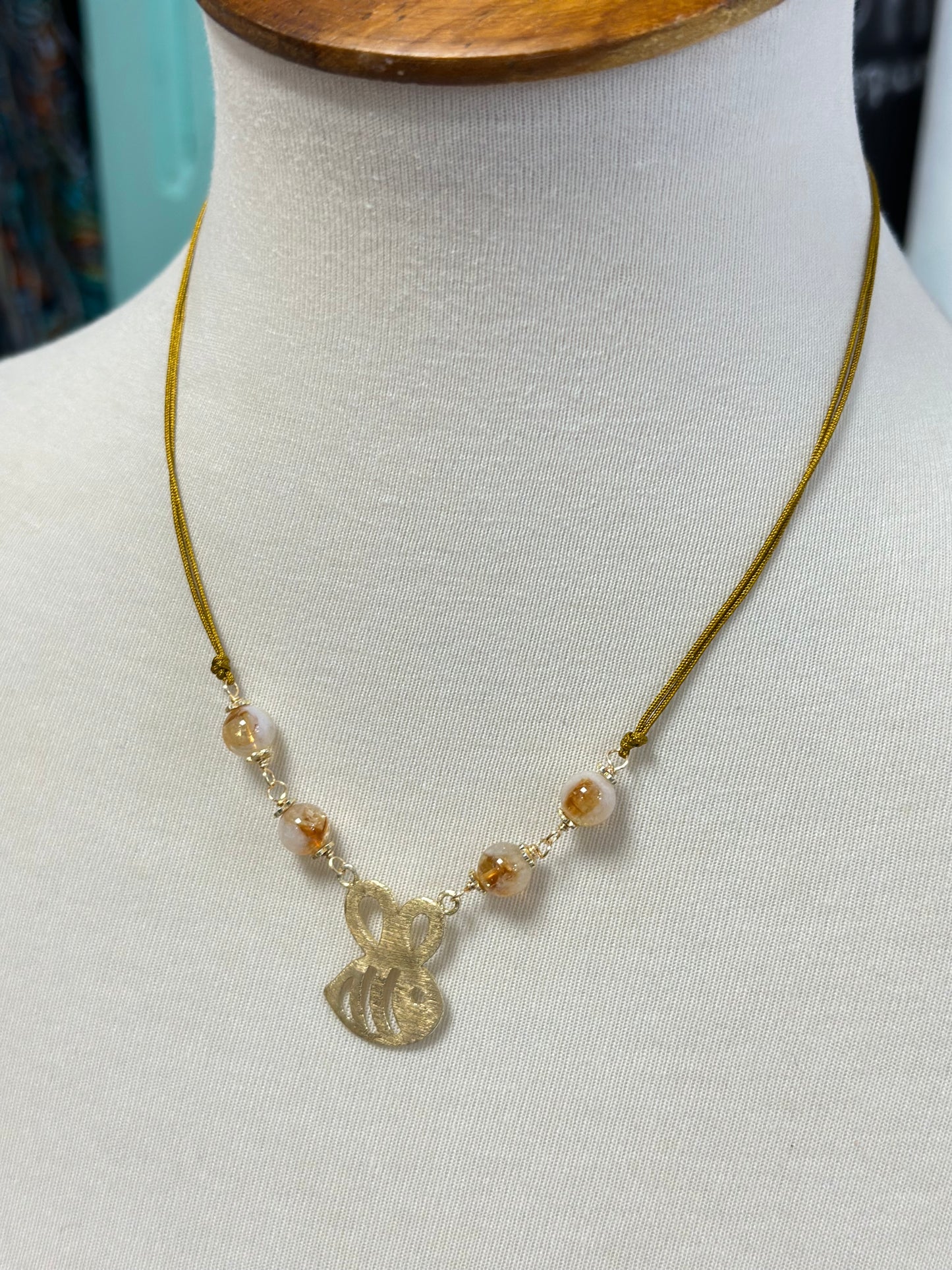 Cadena ¨Bee happy¨