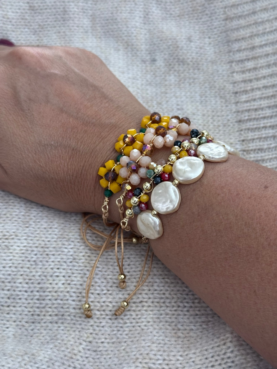 Pulseras Casa Sol combinadas para mostrar proporción y opciones de styling
