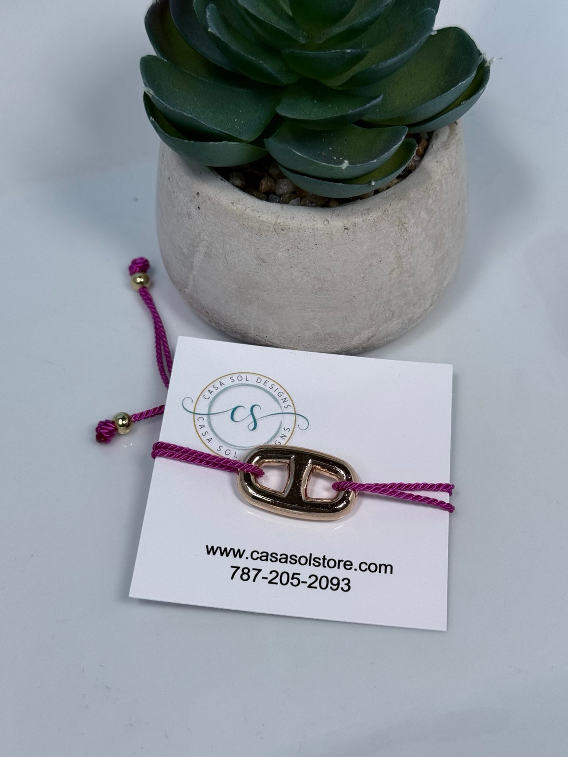 Pulsera magenta ajustable de cordón con eslabón decorativo