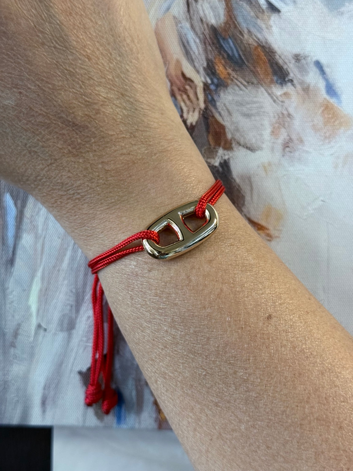 Pulsera roja ajustable de cordón con eslabón decorativo