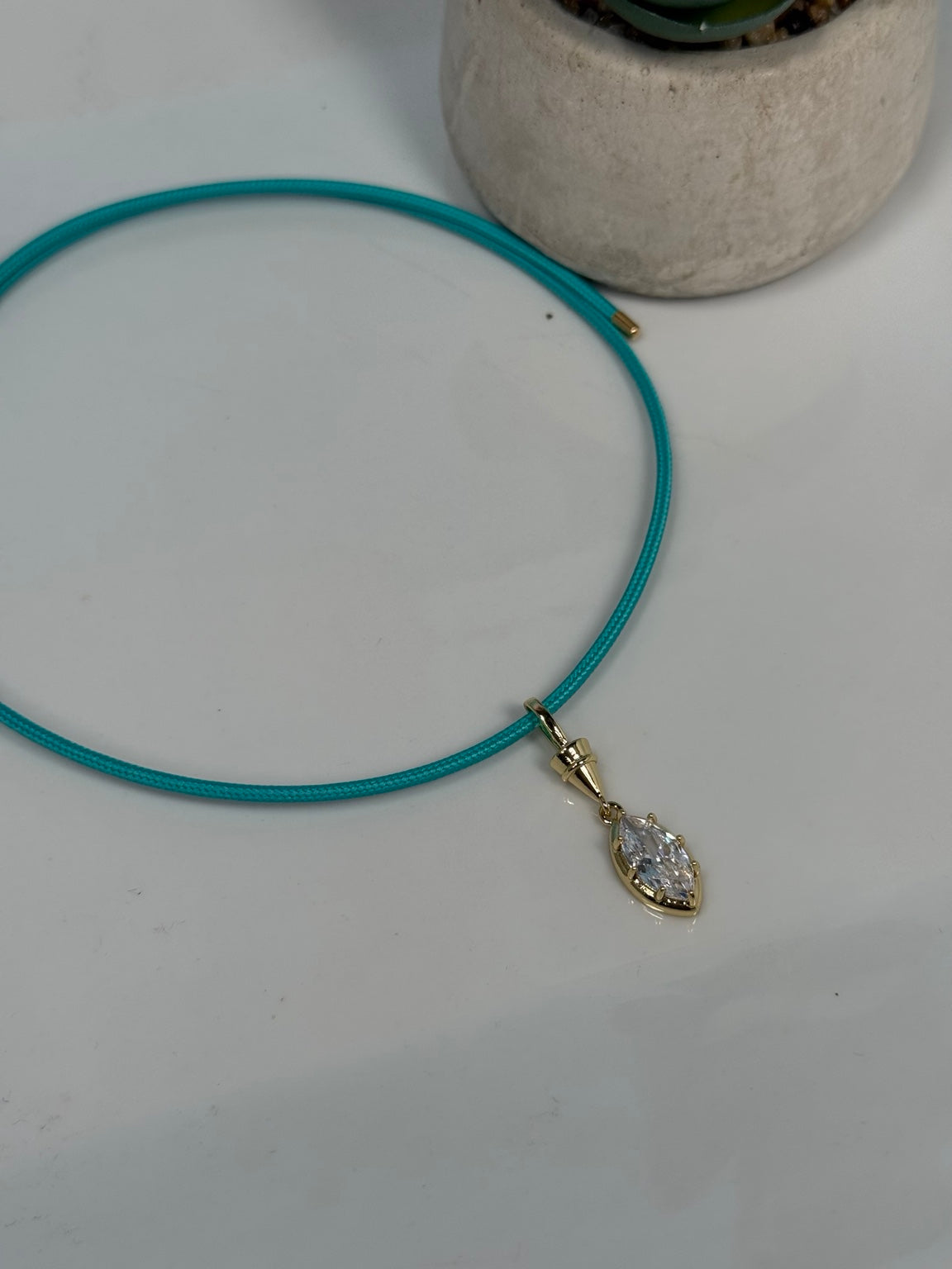 Collar magnético turquesa