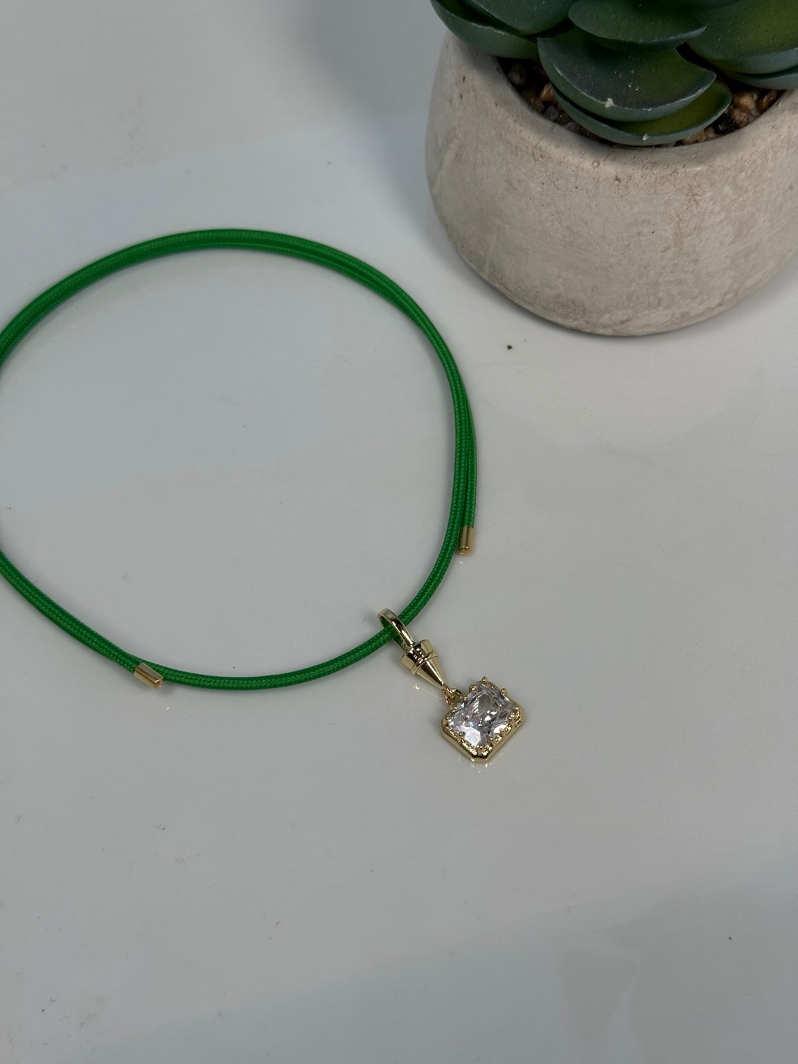 Collar magnético verde