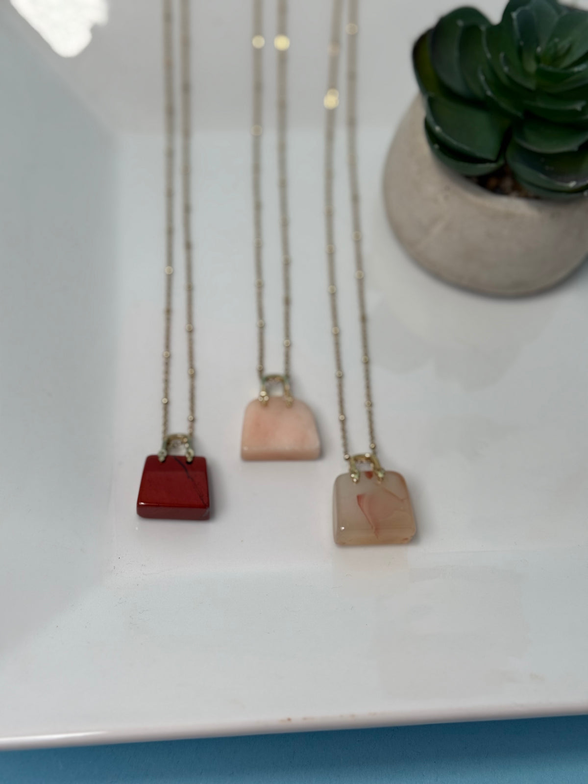 Collares con dijes de cuarzo en forma de cartera: Red Jasper, Flower Agate y ópalo rosado