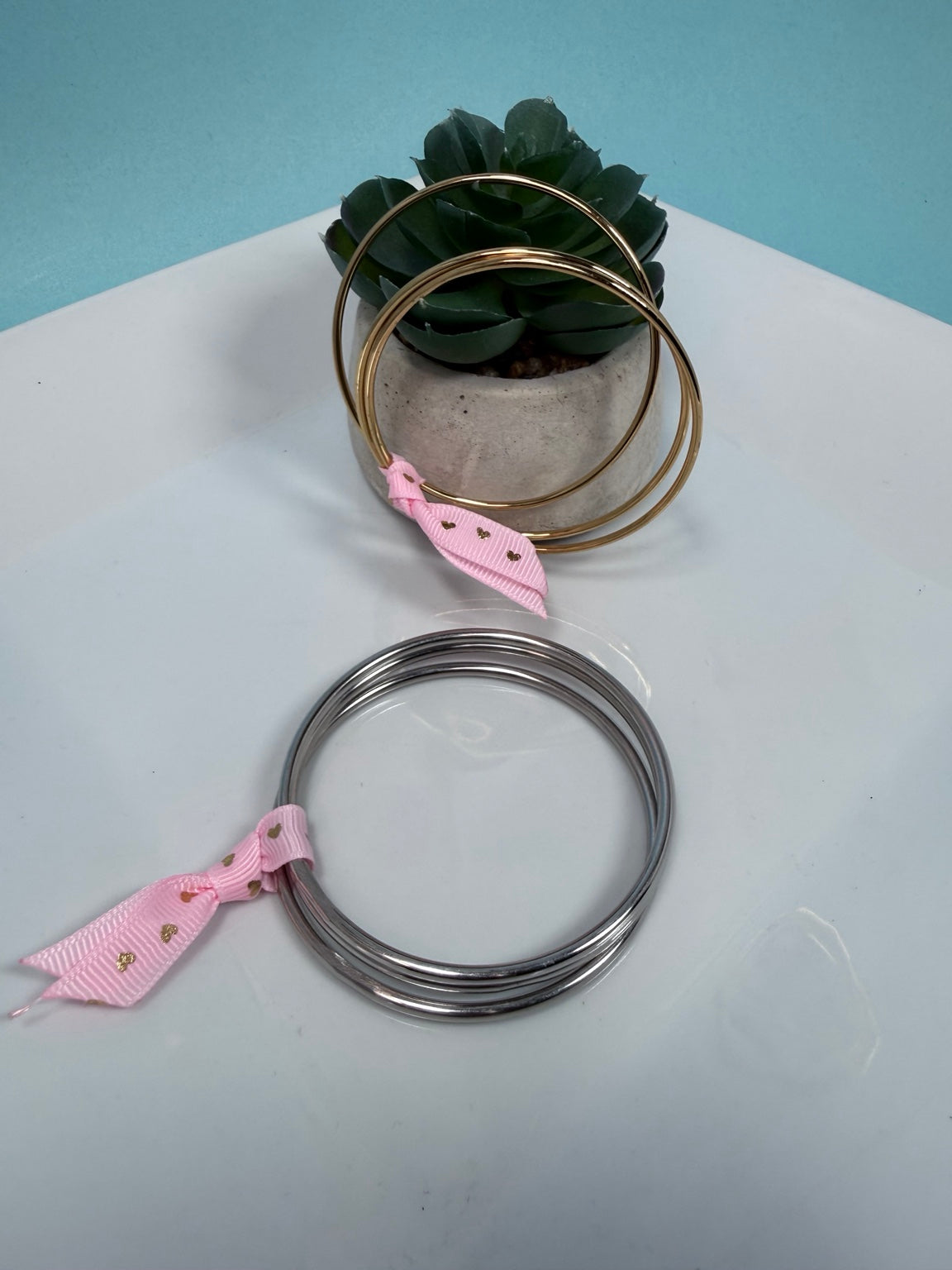 Set de tres bangles dorados
