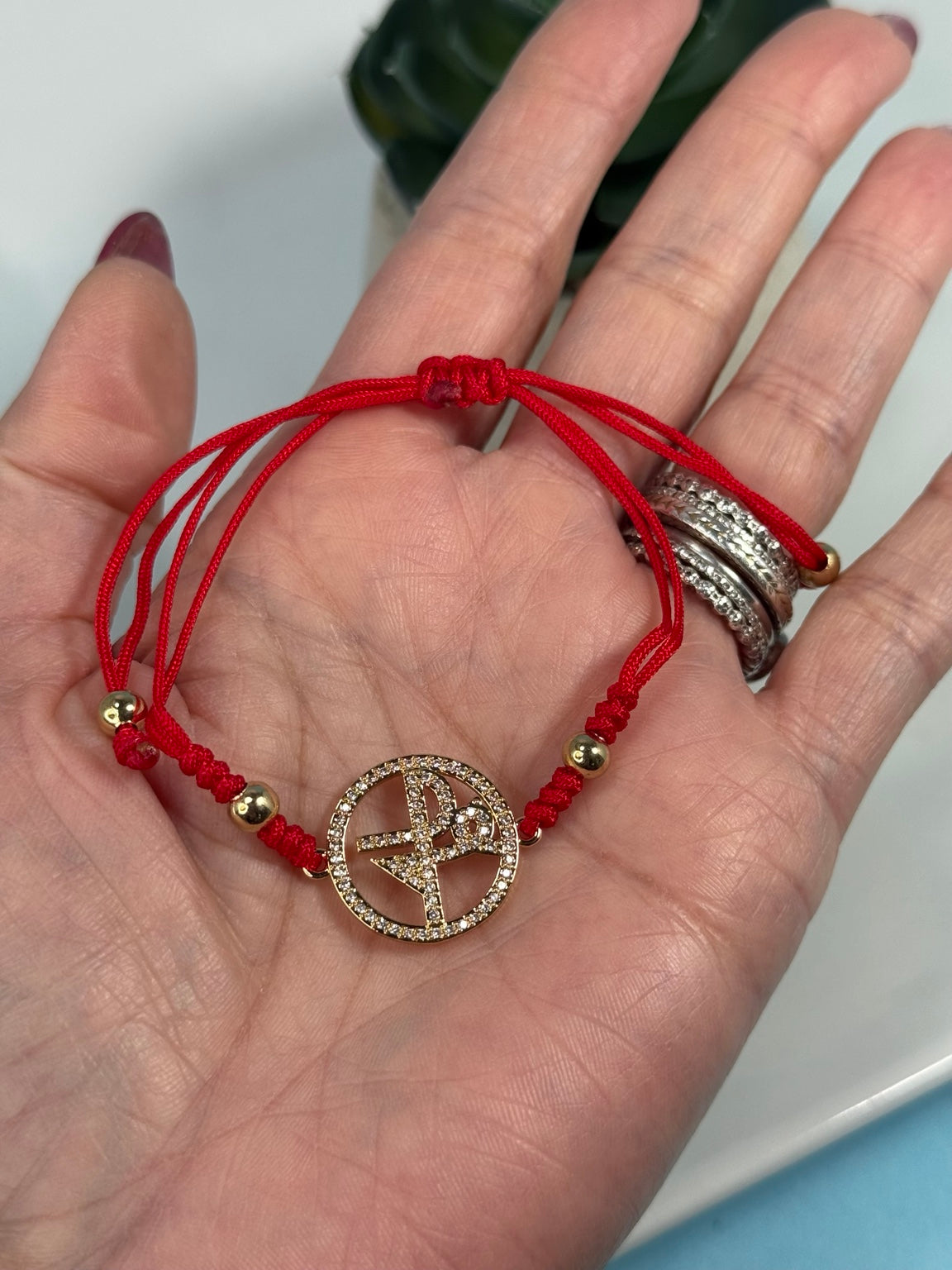 Detalle de Pulsera Fe ajustable con enchape en oro 18k y zirconias