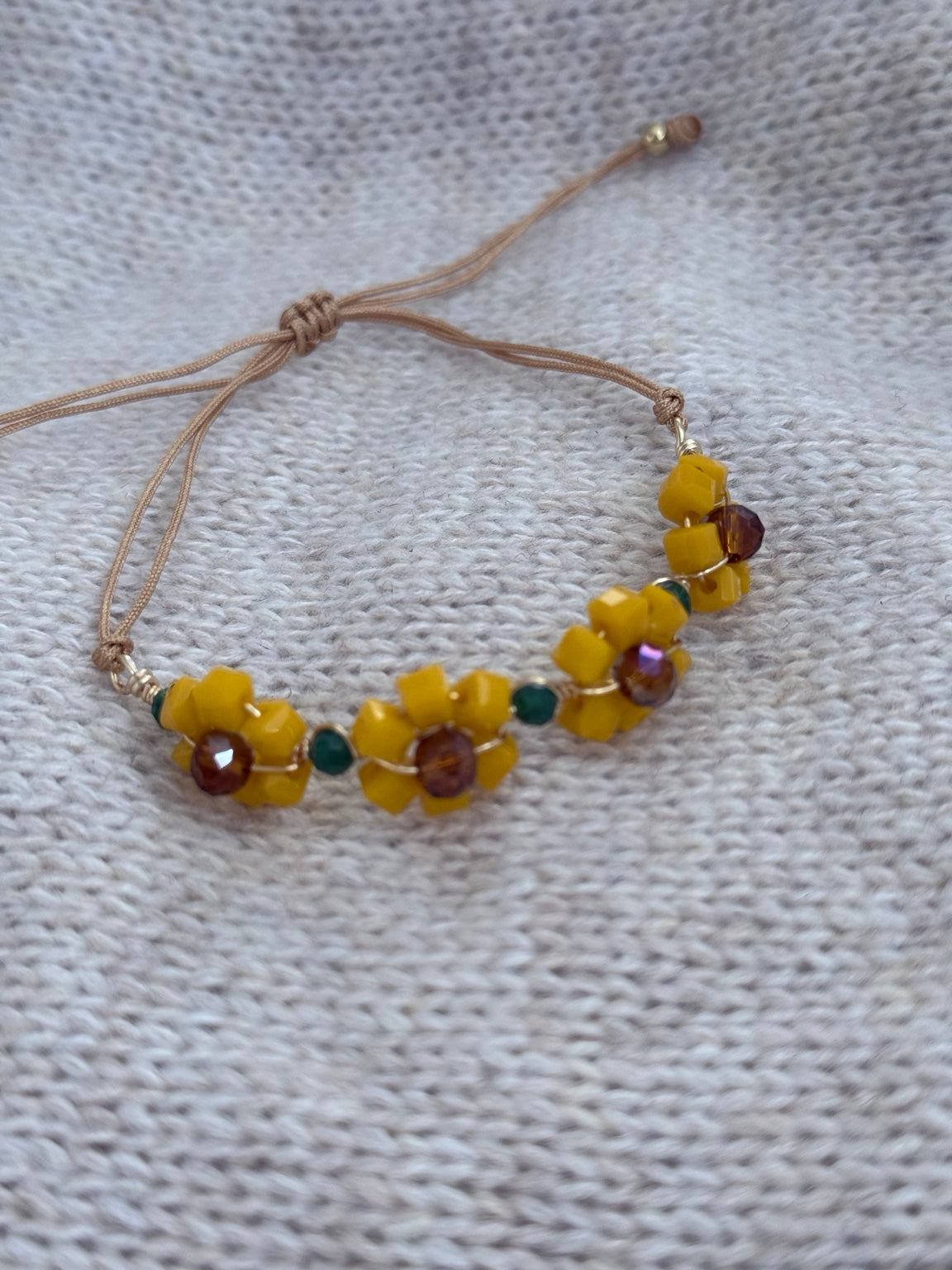 Pulsera Girasol alambrada ajustable de Casa Sol Designs