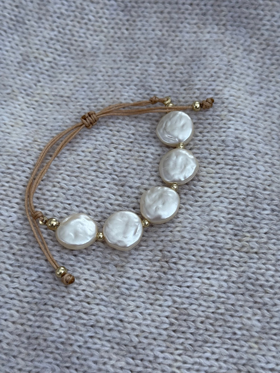Pulsera de perlas ajustable Casa Sol Designs